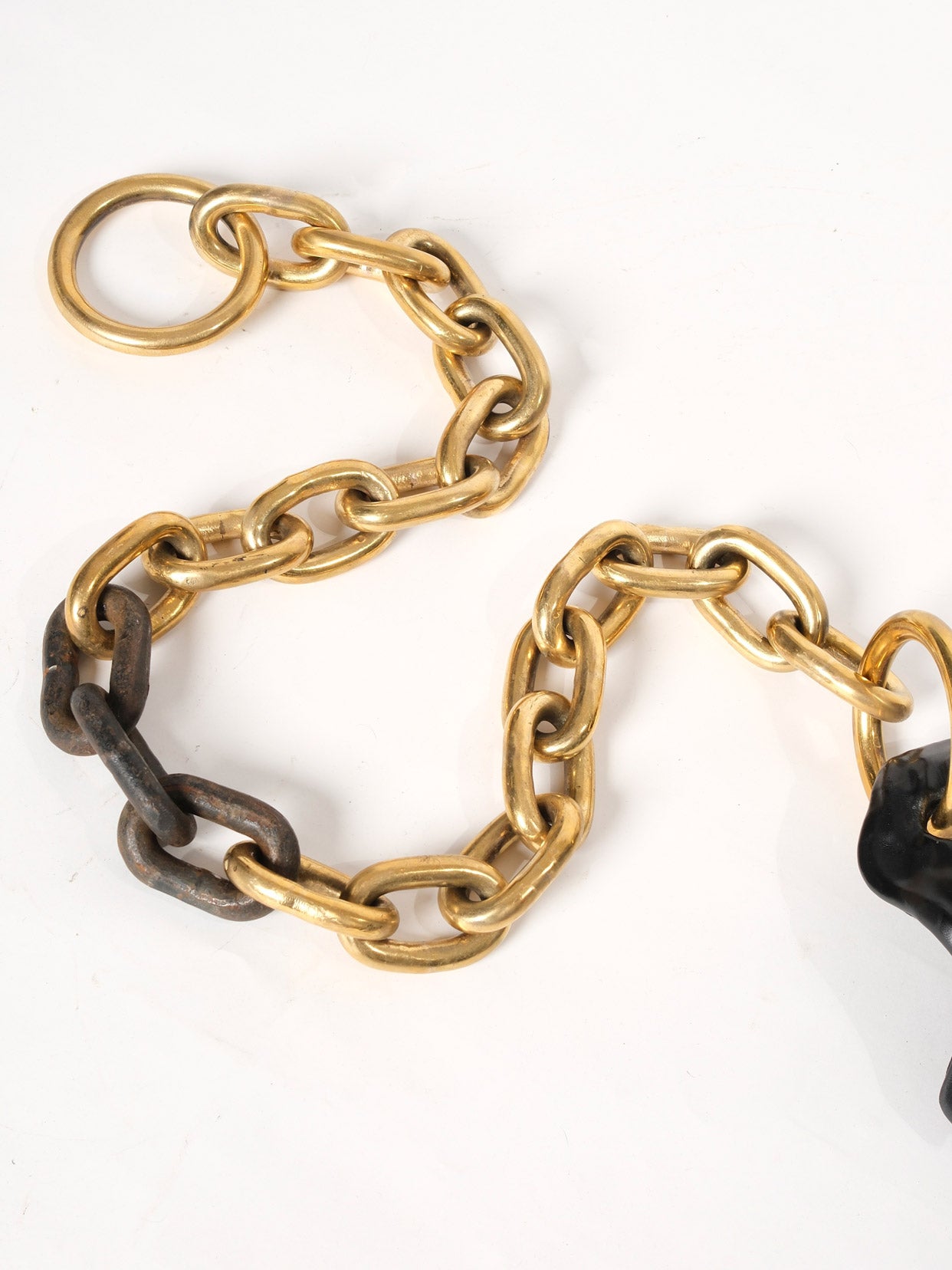 Chained Giant Leather Oyster